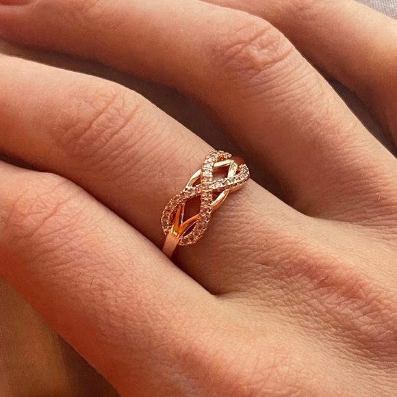 Gold Ring romantic endless love for women - Picture 2 of 3